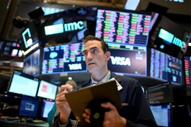 Giao dịch viên tại Sàn giao dịch chứng khoán New York, Mỹ. (Ảnh: AFP/TTXVN) 