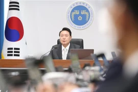 Tổng thống Hàn Quốc Yoon Suk-yeol chủ trì cuộc họp nội các tại Seoul ngày 12/5/2022. (Ảnh: Yonhap/TTXVN) 