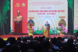 Thủ tướng Phạm Minh Chính đọc diễn văn kỷ niệm 110 năm ngày sinh đồng chí Huỳnh Tấn Phát. (Ảnh: Dương Giang/TTXVN)