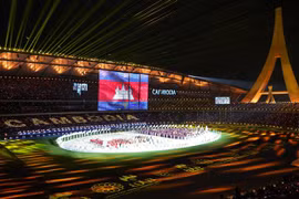 Lễ khai mạc Đại hội Thể thao Đông Nam Á lần thứ 32 (SEA Games 32) diễn ra hoành tráng trên sân vận động quốc gia Morodok Techo ở Phnom Penh, Vương quốc Campuchia. (Ảnh: THX/TTXVN)