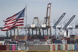 Hàng hóa Trung Quốc và các nước châu Á chờ bốc dỡ tại cảng Long Beach, Los Angeles, Mỹ, ngày 14/9/2019. (Nguồn: AFP/ TTXVN) 