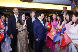 Hình ảnh Thủ tướng và Phu nhân tới Auckland, thăm chính thức New Zealand