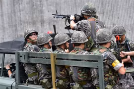 Binh sỹ Hàn Quốc tham gia một buổi huấn luyện. (Nguồn: AFP/TTXVN) 