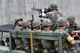 Binh sỹ Hàn Quốc tham gia một buổi huấn luyện. (Nguồn: AFP/TTXVN) 