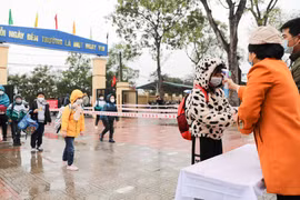 Hà Nội: Học sinh từ lớp 1 đến lớp 6 các huyện, thị xã đi học trở lại