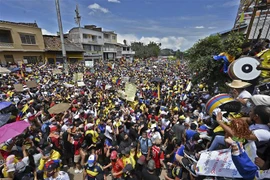 Biểu tình phản đối đề xuất cải cách thuế tại Cali, Colombia, ngày 1/5/2021. (Nguồn: AFP/TTXVN) 