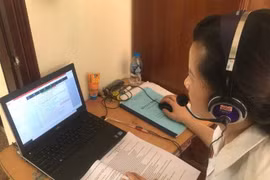 Học sinh ôn tập trực tuyến. (Nguồn: TTXVN phát) 