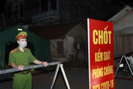 Một chốt kiểm soát dịch tại Vĩnh Phúc. (Ảnh: Hoàng Hùng/TTXVN) 