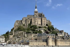 Mont-Saint-Michel: Viên ngọc quý giữa biển khơi của nước Pháp
