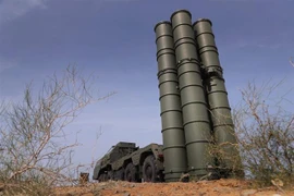 Hệ thống phòng thủ tên lửa S-400 của Nga tham gia cuộc tập trận quân sự Kavkaz-2020 tại Ashuluk (Nga). (Ảnh: EPA-EFE/TTXVN) 