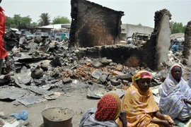 Hiện trường một vụ tấn công tại Ngala, huyện Gamboru Ngala, bang Borno, Đông Bắc Nigeria. (Nguồn: AFP/TTXVN) 