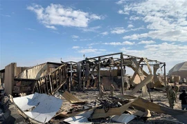 Hiện trường đổ nát tại căn cứ không quân Ain al-Asad tỉnh Anbar, phía tây Iraq, sau một vụ tấn công ngày 13/1/2020. (Nguồn: AFP/TTXVN) 