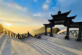 Sương muối phủ trắng đỉnh Fansipan (Lào Cai). (Ảnh: TTXVN phát) 