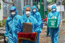 Hình ảnh 'Bộ đội Cụ Hồ' trong tâm dịch COVID-19 ở TP Hồ Chí Minh
