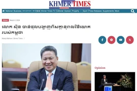 Bài viết trên trang chủ của báo “Khmer Times” với tiêu đề “Phó Thủ tướng Sun Chanthol nhấn mạnh tiềm năng đầu tư của Campuchia” đăng ngày 8/3/2024. (Ảnh: TTXVN phát)