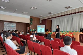 Khai giảng lớp tiếng Việt tại Trường chuyên ngữ số 251. (Ảnh: TTXVN) 