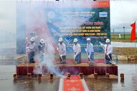 Lễ Khởi công Dự án Xử lý Nước thải Tập trung Khu công nghiệp Nam Pleiku - tỉnh Gia Lai. (Ảnh: TTXVN phát)