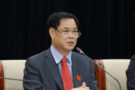 Ông Huỳnh Tấn Việt, Ủy viên Trung ương Đảng, Bí thư Đảng ủy Khối các cơ quan Trung ương chủ trì buổi họp báo. (Ảnh: Văn Điệp/TTXVN) 