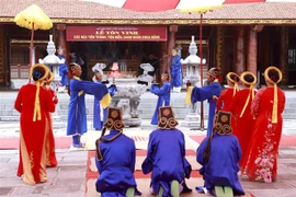 Nghi thức tế lễ và dâng hương của dòng họ Triệu - hậu duệ của Lưỡng quốc trạng nguyên Triệu Thái xã Đồng Ích, huyện Lập Thạch được ghi danh và thờ tự tại Văn miếu tỉnh. (Ảnh: Hoàng Hùng/TTXVN) 