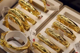 Vàng trang sức bày bán tại trên phố Trần Nhân Tông, Hà Nội. (Ảnh: Trần Việt/TTXVN) 