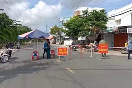 Phường Long Thạnh lập chốt phòng, chống dịch COVID-19 khi thực hiện Chỉ thị 16 của Thủ tướng Chính phủ. (Ảnh: Thanh Sang/TTXVN) 