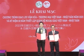 Công bố Bản ghi nhớ hợp tác giữa thành phố Cần Thơ và thành phố Nasushiobara. (Ảnh: Ánh Tuyết/TTXVN)