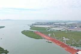 Khu vực triển khai dự án Bến cảng tổng hợp Vạn Ninh nhìn từ trên cao. (Ảnh: Thanh Vân/TTXVN) 