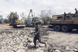 Lực lượng an ninh Afghanistan điều tra tại hiện trường một vụ tấn công tại thành phố Gardez, tỉnh Paktia, Afghanistan, ngày 14/5/2020. (Nguồn: THX/TTXVN) 