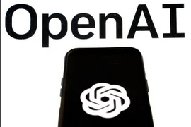 Biểu tượng OpenAI và ChatGPT. (Ảnh: AFP/TTXVN) 