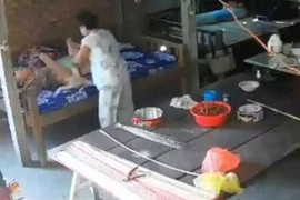 Tiền Giang: Xử lý vụ con dâu và con trai đánh đập mẹ già 88 tuổi