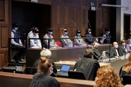 Phiên tòa xét xử các nghi phạm liên quan đường dây buôn người tại thành phố Bruges, Bỉ, ngày 15/12/2021. (Ảnh: AFP/TTXVN) 