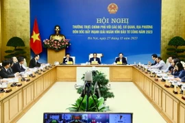 Thủ tướng Phạm Minh Chính cùng Phó Thủ tướng Lê Minh Khái và Phó Thủ tướng Trần Hồng Hà chủ trì hội nghị. (Ảnh: Lâm Khánh/TTXVN)