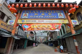Các cửa hàng tại phố mua sắm ở Kuala Lumpur, Malaysia đóng cửa do dịch COVID-19 ngày 19/3/2020. (Nguồn: THX/TTXVN) 