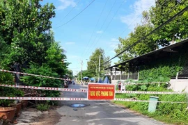 Một khu vực phong tỏa của huyện An Phú, An Giang. (Ảnh: Công Mạo/TTXVN) 