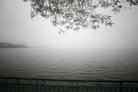 Hình ảnh Hà Nội chìm trong sương mù dày đặc vào sáng 1/3