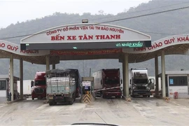 Hàng hóa nông sản xuất nhập nhập khẩu ra vào bãi xe cửa khẩu Tân Thanh, Lạng Sơn. (Ảnh: Quang Duy/TTXVN)