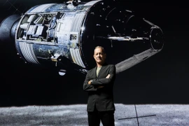 Tom Hanks góp giọng trong buổi trình diễn nghệ thuật với tên gọi "The Moonwalkers: A Journey With Tom Hanks." (Nguồn: Telegraph)