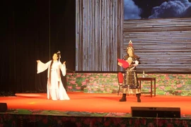 Trích đoạn cải lương "Lục Vân Tiên" do nghệ sỹ Nhà hát Ca múa nhạc dân tộc Bông Sen Thành phố Hồ Chí Minh biểu diễn. (Ảnh: Bích Huệ/TTXVN) 