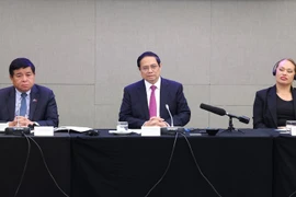 Hình ảnh Thủ tướng tọa đàm với các doanh nghiệp New Zealand