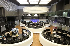 Hoạt động giao dịch tại Sàn chứng khoán Frankfurt, Đức. (Ảnh: AFP/TTXVN) 