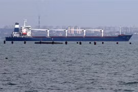 Tàu M/V Razoni chở 26.000 tấn ngũ cốc rời cảng Odessa của Ukraine để tới Tripoli (Liban) ngày 1/8/2022. (Ảnh: AFP/TTXVN) 