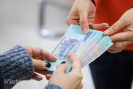 Chính phủ sẽ triển khai đồng bộ được 6 nội dung của chế độ tiền lương mới theo Nghị quyết số 27. (Ảnh: PV/Vietnam+)