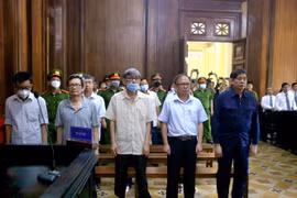 Các bị cáo nghe tuyên án sơ thẩm ngày 19/10/2022. (Ảnh: Thành Chung/TTXVN) 
