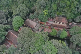 [Photo] Khám phá vẻ đẹp động và chùa Địch Lộng ở Ninh Bình