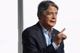 Tổng thống Ecuador Guillermo Lasso phát biểu tại phiên điều trần ở Quito ngày 16/5/2023. (Ảnh: AFP/TTXVN)