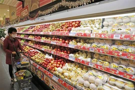 Người dân mua sắm tại một siêu thị ở Hà Nội. (Ảnh: Trần Việt/TTXVN) 