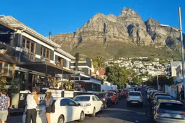 Khu phố Vịnh Camps, một trong bảy khu dân cư sang trọng, tập trung nhiều triệu phú nhất của Cape Town, còn được gọi là 'Prime 7.' (Ảnh: Hồng Minh/TTXVN)