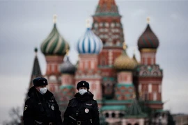 Cảnh sát Nga tuần tra trên Quảng trường Đỏ ở Moskva, ngày 30/3/2020. (Nguồn: AFP/TTXVN) 