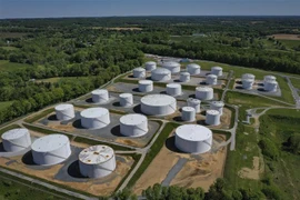 Các bể trữ dầu của Công ty quản lý hệ thống đường ống dẫn dầu Mỹ Colonial Pipeline ở Woodbine, bang Maryland. (Ảnh: AFP/TTXVN) 