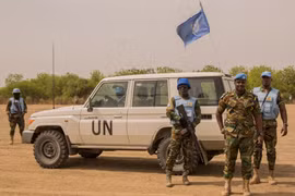 Lực lượng Phái bộ gìn giữ hòa bình Liên hợp quốc tại Nam Sudan (UNMISS) tuần tra tại Leer, Nam Sudan. (Ảnh: AFP/TTXVN) 